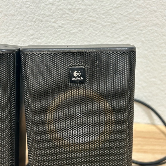 Logitech X-140 S-0264B 2.0 Channel Stereo Speakers Pair - Black - Picture 3 of 9